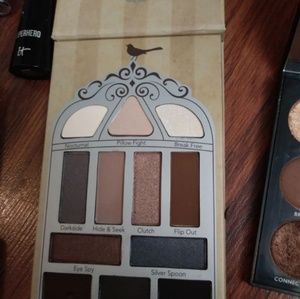 Pretgh vulgar nightingale pallette